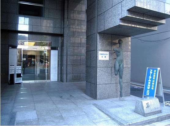 利用者　玄関前