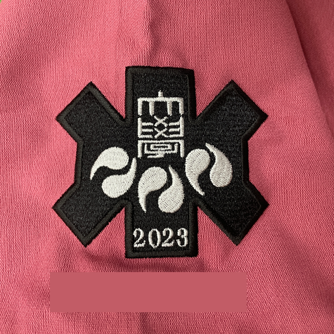 袖ロゴ刺繍アップ