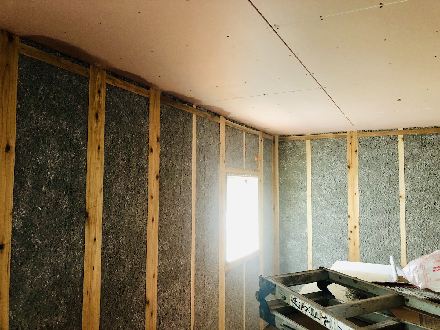 セルローズファイバー断熱 この断熱材を採用した理由 西依建設