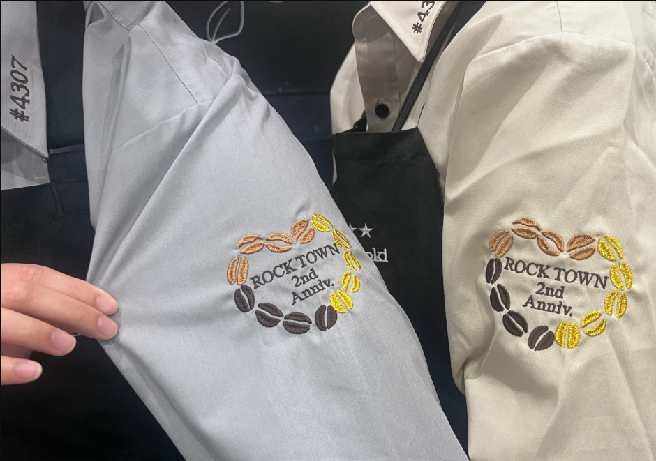 スターバックスコーヒージャパン様 周年記念シャツの袖刺繍　ハートデザイン