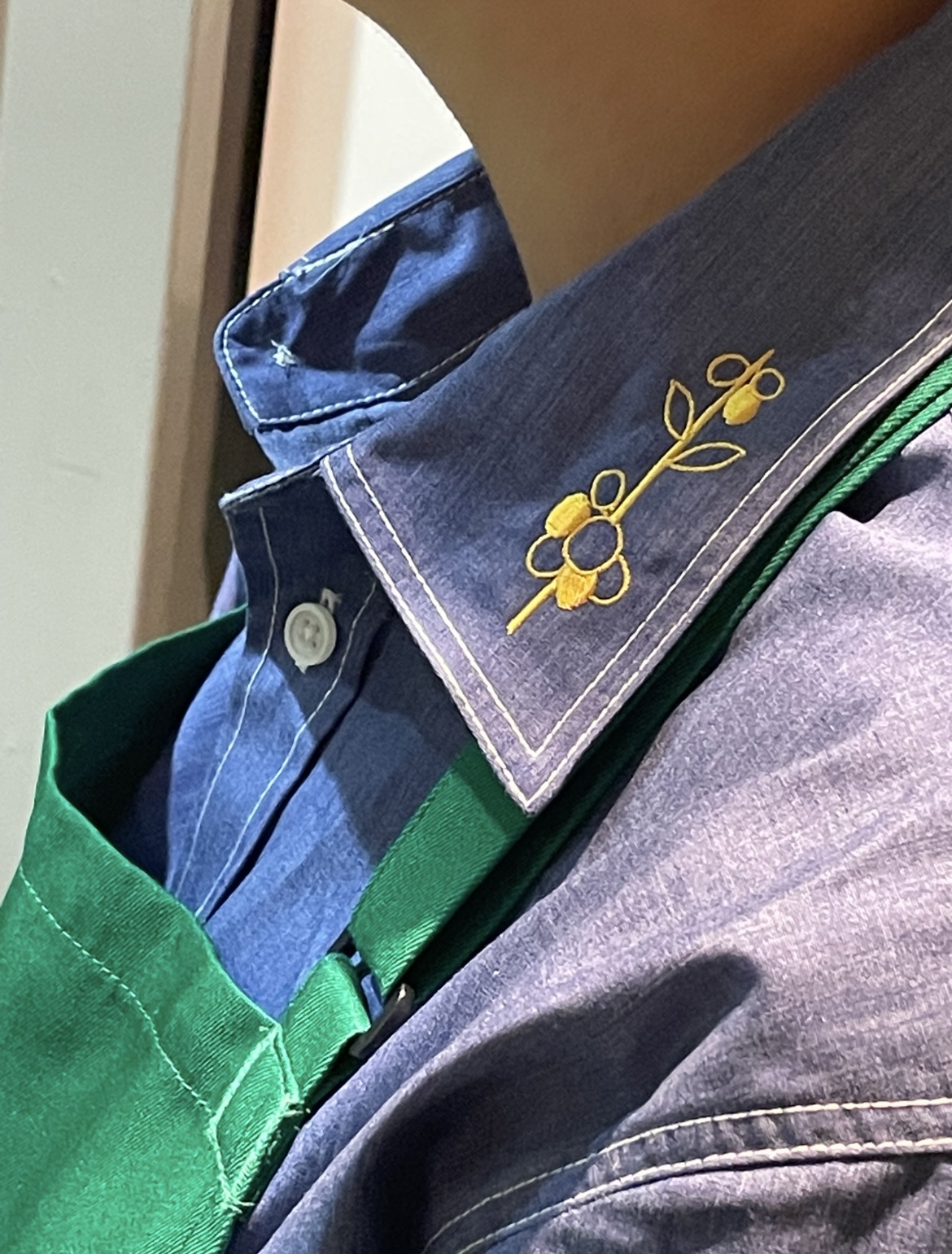 スターバックスコーヒージャパン様 周年記念シャツの襟刺繍アップ コーヒーの実