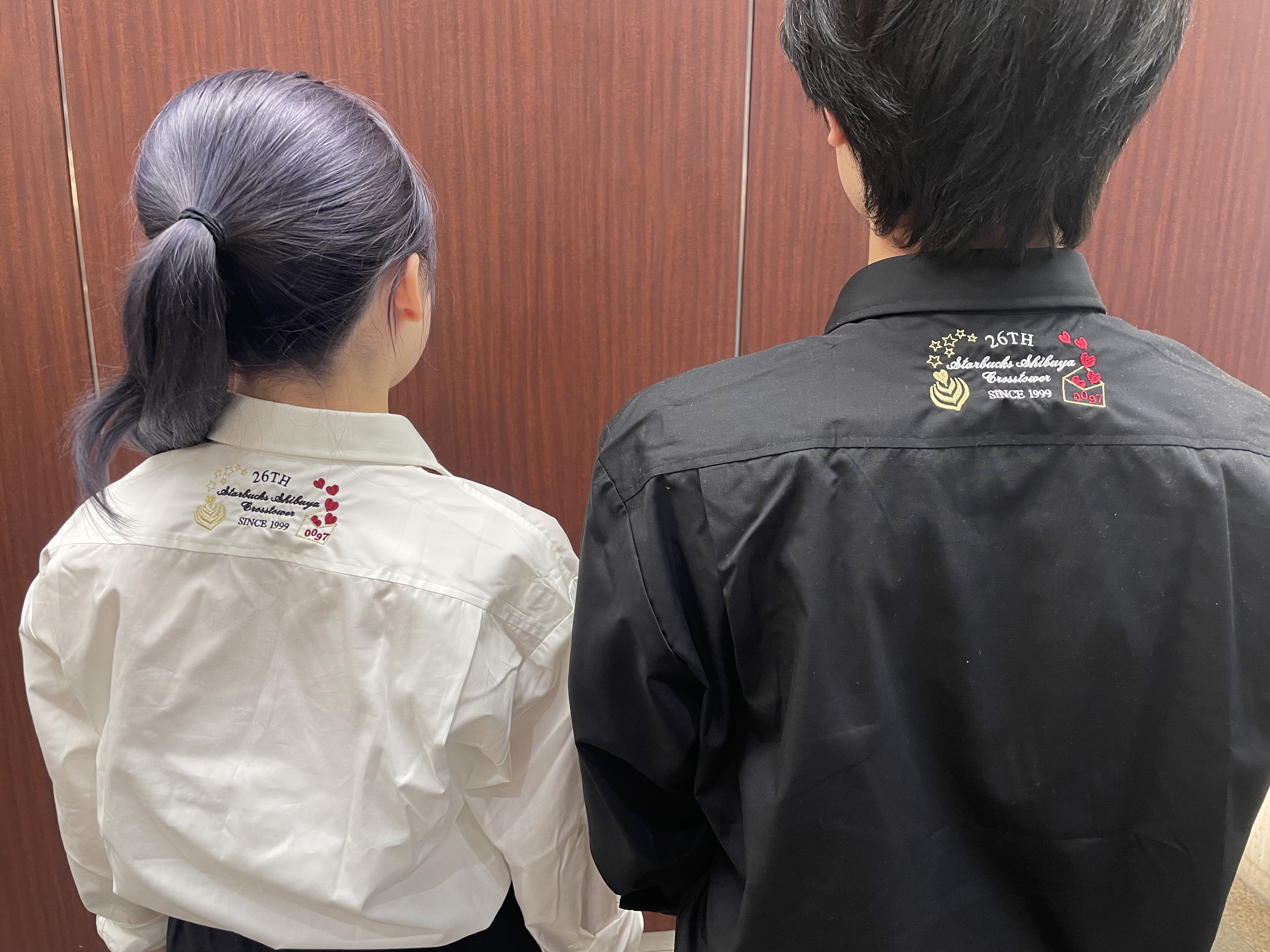 スターバックスコーヒージャパン様 周年記念シャツ 背襟下刺繍 ハート・レター
